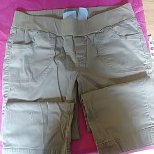 Size Medium maternity capris